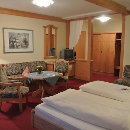 Akzent Hotel Am Bach Dettelbach Extérieur photo