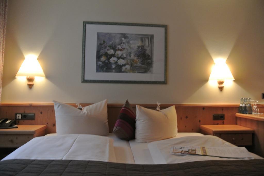Akzent Hotel Am Bach Dettelbach Extérieur photo