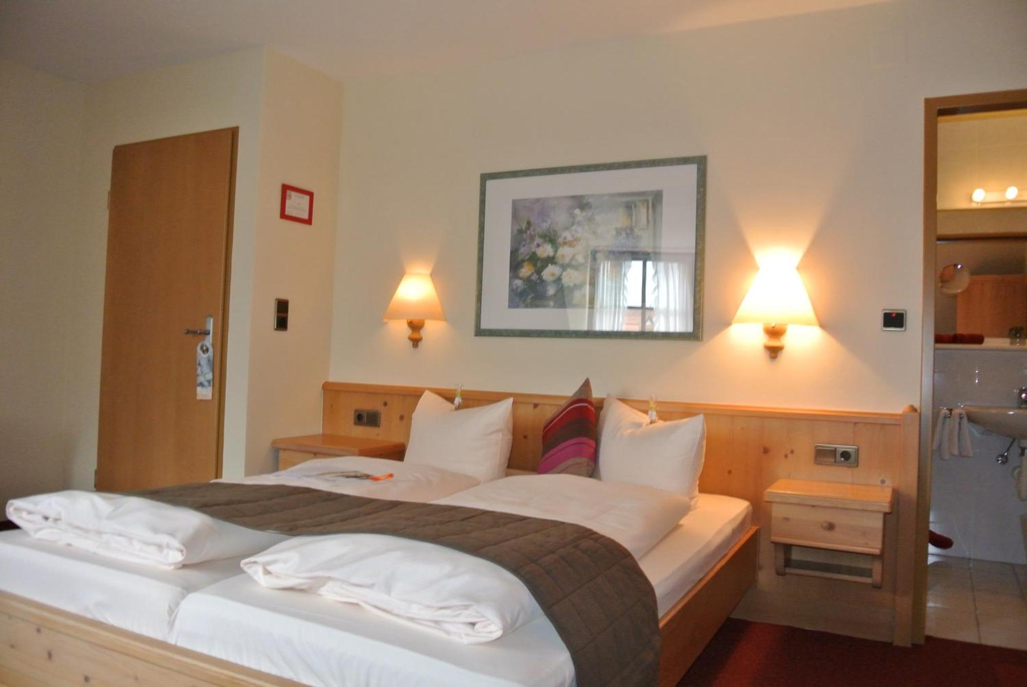 Akzent Hotel Am Bach Dettelbach Extérieur photo