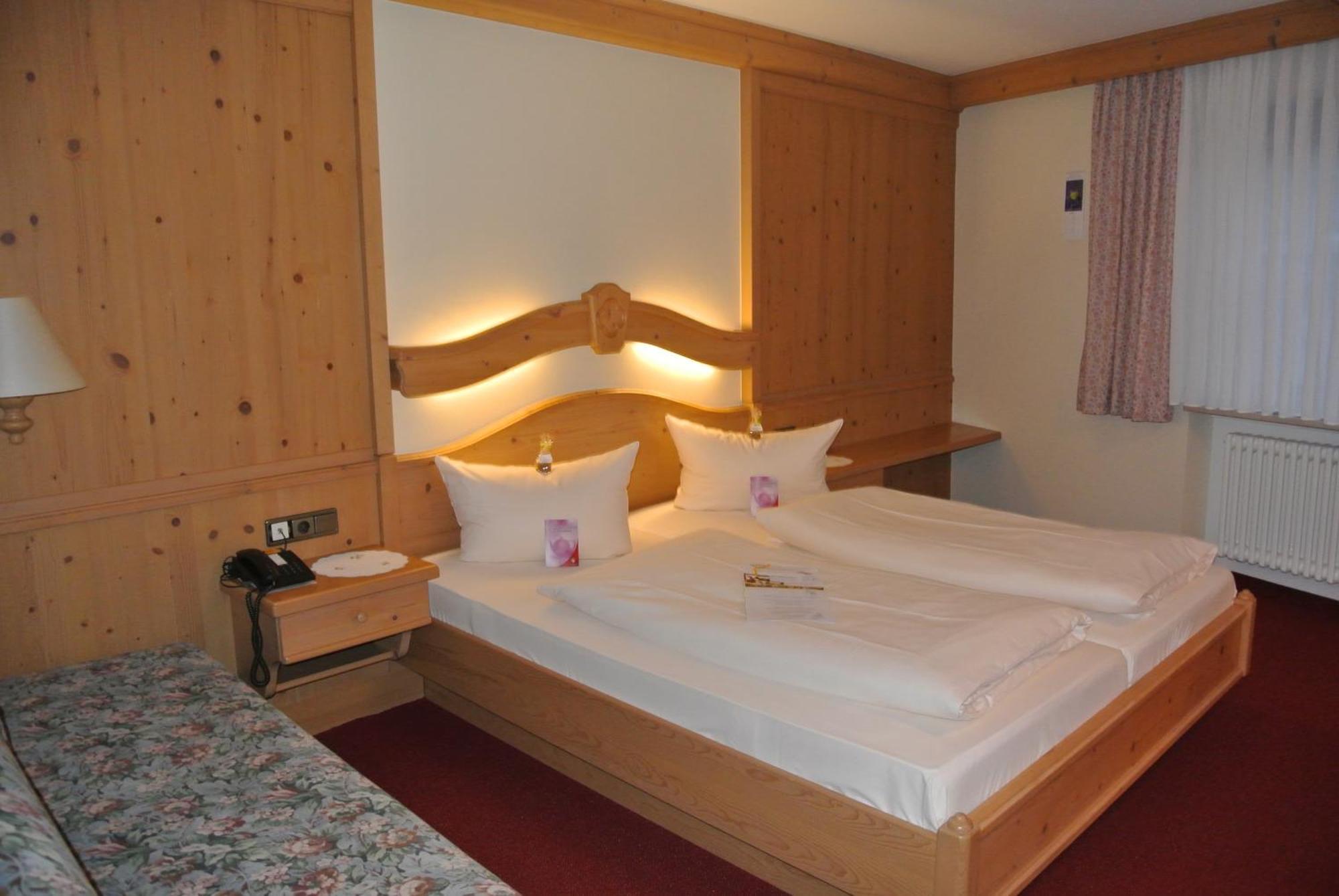 Akzent Hotel Am Bach Dettelbach Extérieur photo