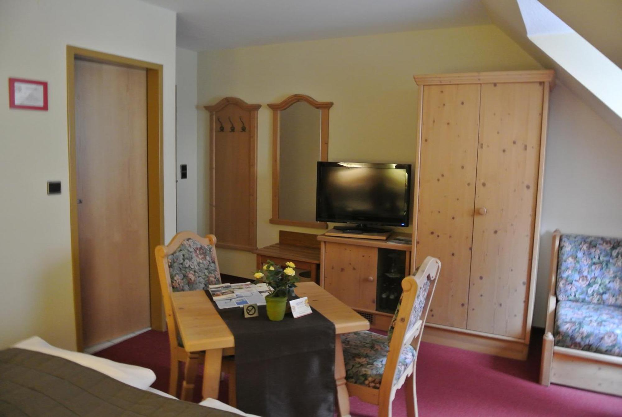 Akzent Hotel Am Bach Dettelbach Extérieur photo