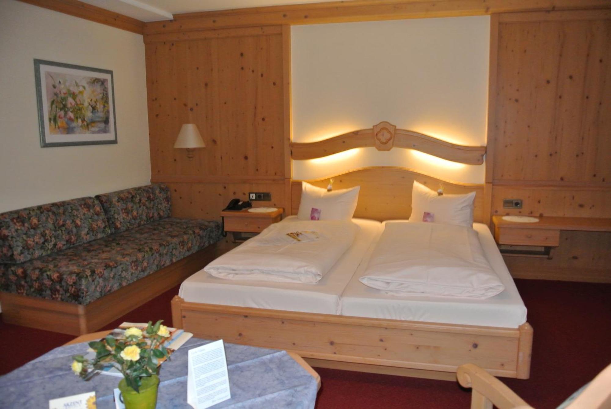 Akzent Hotel Am Bach Dettelbach Extérieur photo
