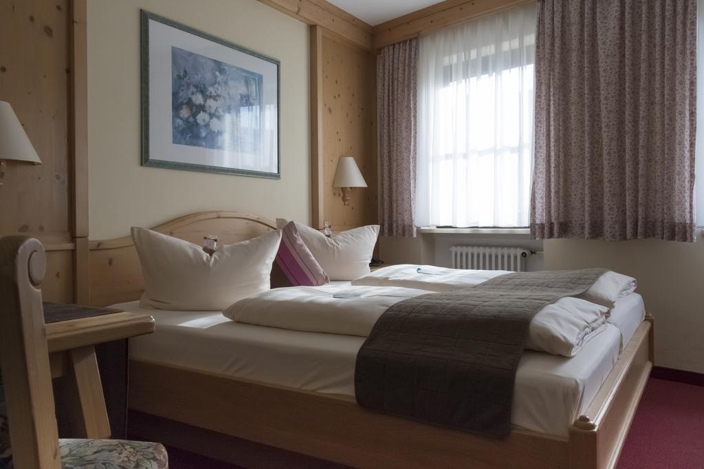 Akzent Hotel Am Bach Dettelbach Extérieur photo