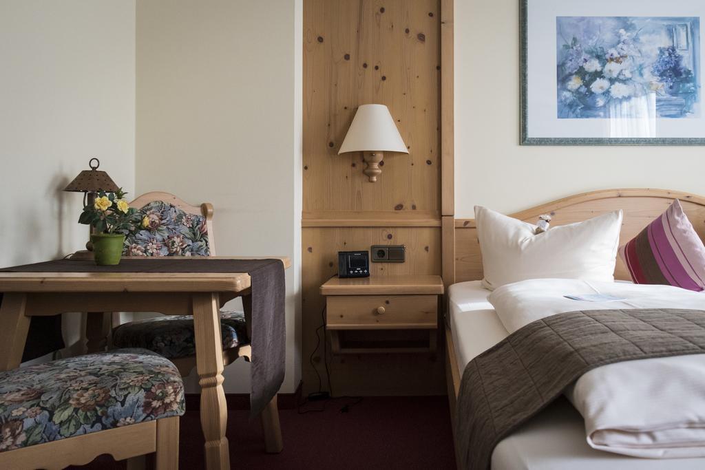 Akzent Hotel Am Bach Dettelbach Extérieur photo